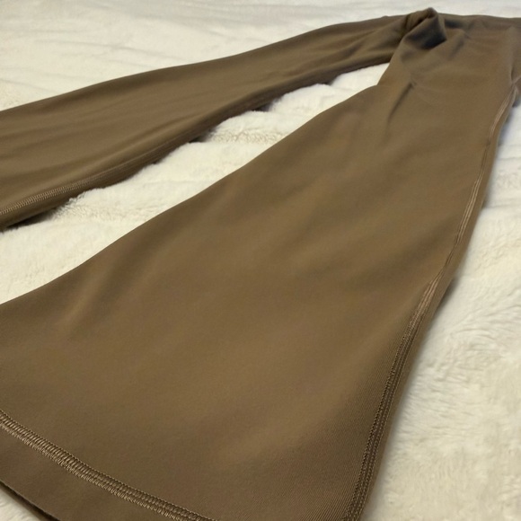 TNA Hi-Rise Leggings with flare - Brown/caramel - Picture 10 of 11
